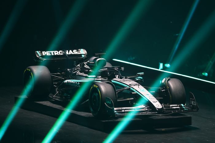 Mercedes F1 W16
