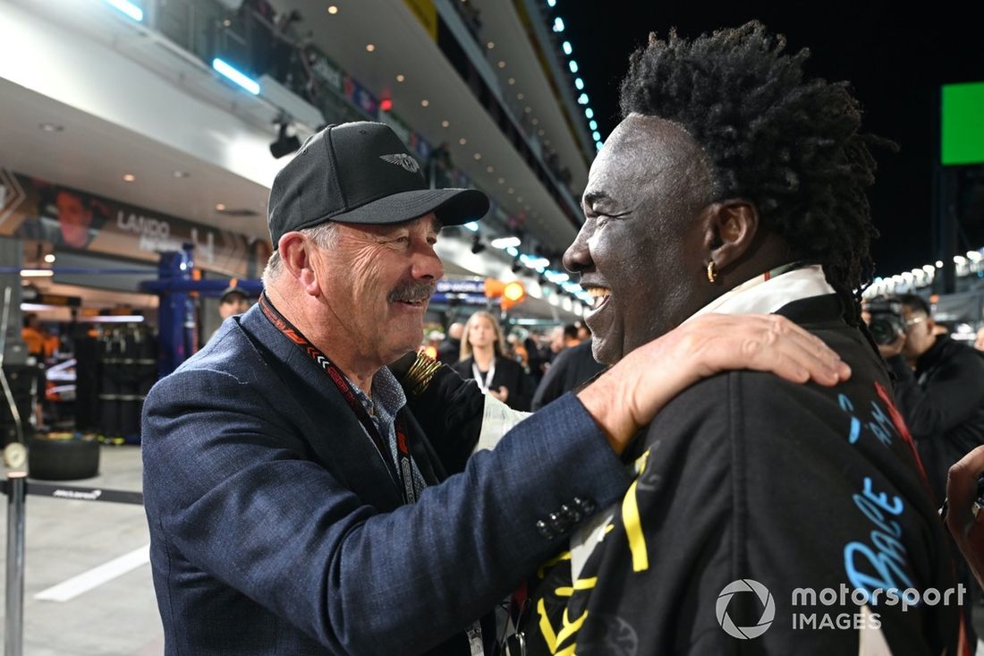 Nigel Mansell com Moko nas boxes 