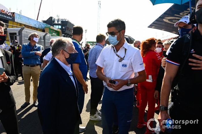 Jean Todt, presidente de la FIA, y Michael Masi, director de carrera, en la parrilla de salida
