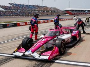 Helio Castroneves, Meyer Shank Racing Honda, parada en boxes