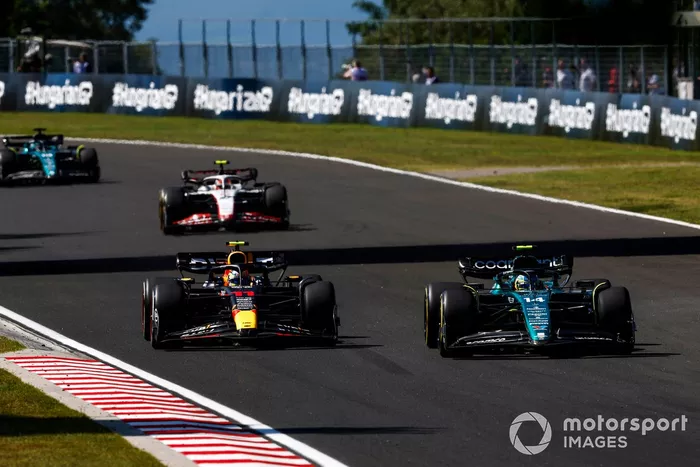Fernando Alonso, Aston Martin AMR23, Sergio Pérez, Red Bull Racing RB19, Nico Hulkenberg, Haas VF-23