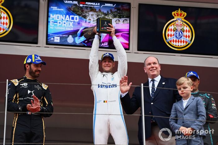 Podio: ganador Stoffel Vandoorne, Mercedes-Benz EQ