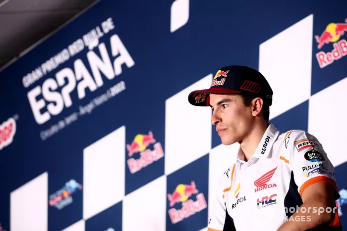 Marc Márquez, Repsol Honda Team, estira el brazo
