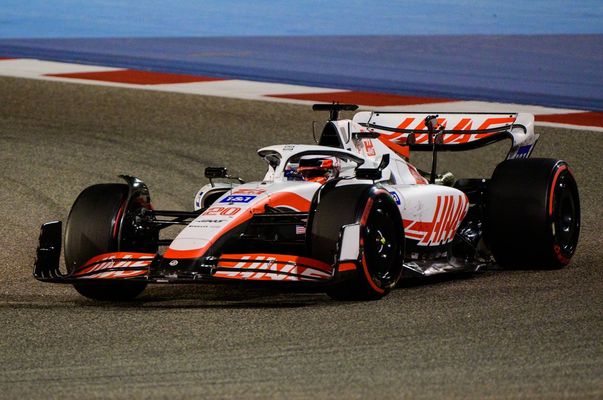 Kevin Magnussen,Haas VF-22