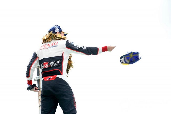 Podio: #8 Toyota Gazoo Racing Toyota TS050: Fernando Alonso