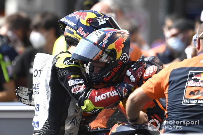Ganador de la carrera Brad Binder, Red Bull KTM Factory Racing