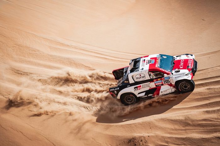 #205 Toyota Gazoo Racing Toyota: Giniel De Villiers, Dennis Murphy