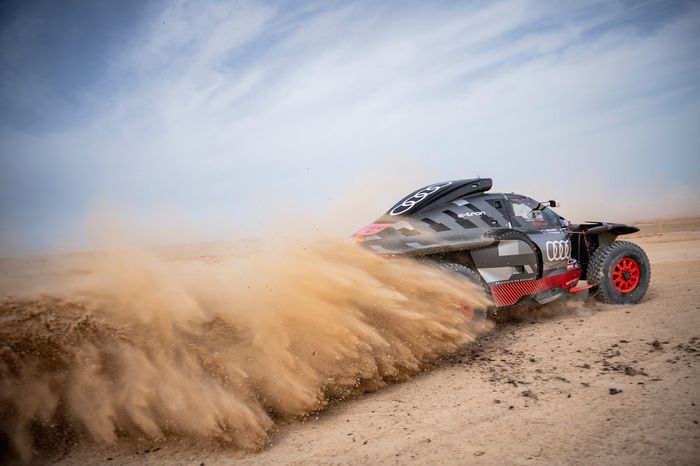 #204 Team Audi Sport Audi: Stephane Peterhansel, Edouard Boulanger