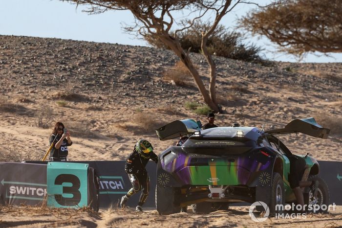 Cristina Gutierrez, Fraser McConnell, X44 Vida Carbon Racing, at the switch zone