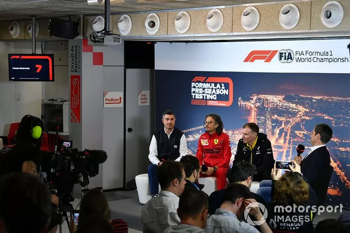 Michael Masi, Director de Carrera, Laurent Mekies, Director Deportivo, Ferrari y Alan Permane, Director Deportivo, Renault Sport F1 Team en la conferencia de prensa