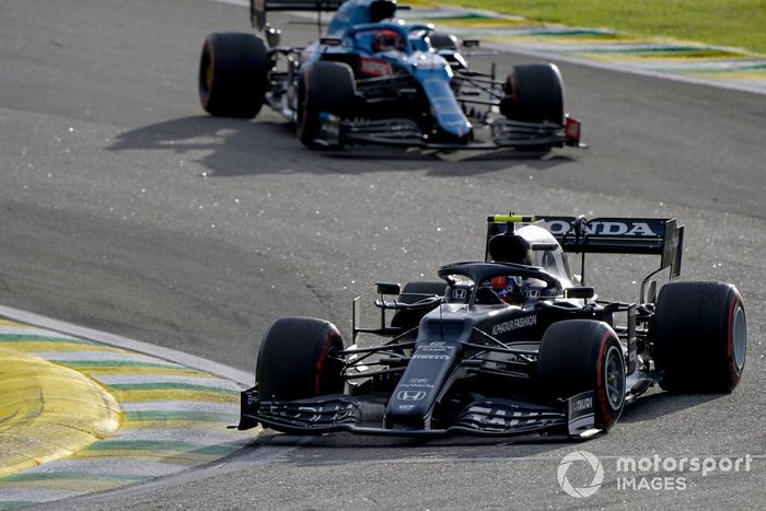 Pierre Gasly, AlphaTauri AT02, Esteban Ocon, Alpine A521