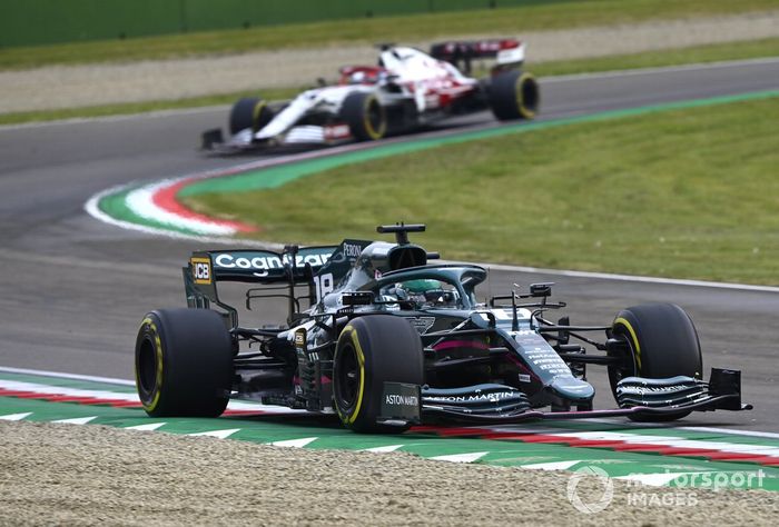 Lance Stroll, Aston Martin AMR21, Kimi Raikkonen, Alfa Romeo Racing C41
