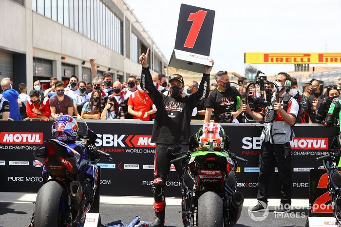 Jonathan Rea, Kawasaki Racing Team WorldSBK celebra haber ganado 100 carreras del WorldSBK