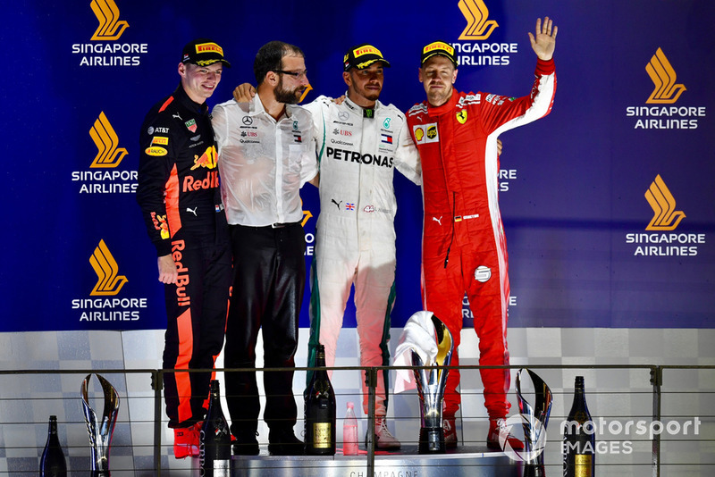 Max Verstappen, Red Bull Racing, Lewis Hamilton, Mercedes AMG F1 y Sebastian Vettel, Ferrari celebra