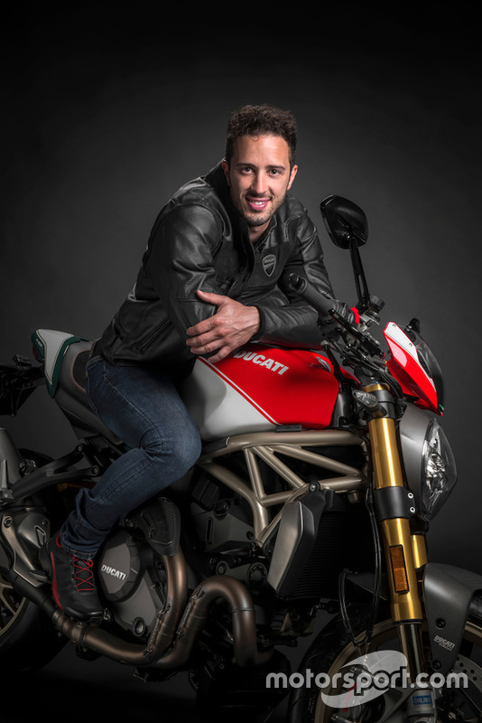 Andrea Dovizioso con il Monster 1200 25° Anniversario