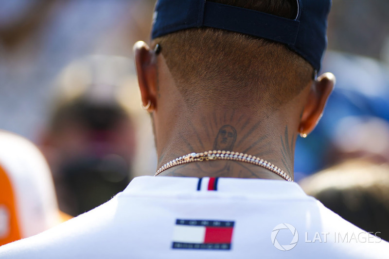 Tatuaje de Lewis Hamilton, Mercedes AMG F1
