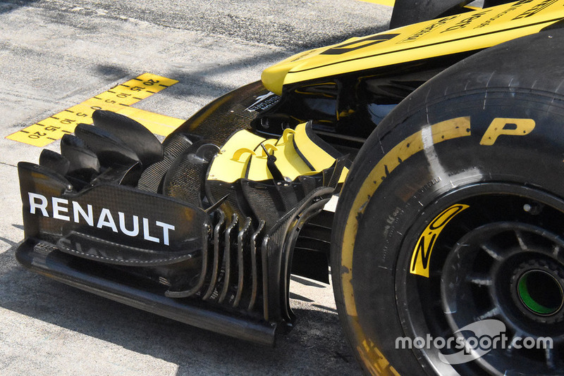 Vue détaillée de l'aileron avant de la Renault R.S.18