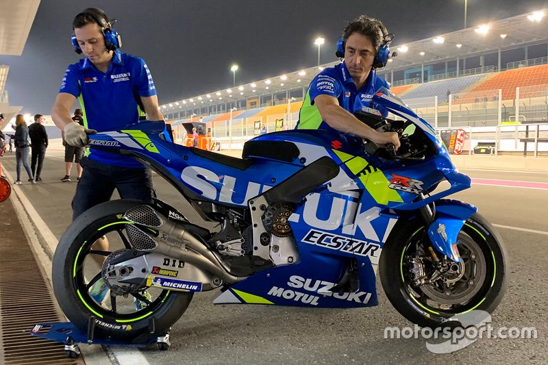 Подвійний вихлип на мотоциклі Suzuki MotoGP