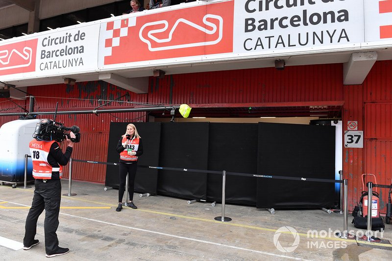 Williams Racing garage and screens