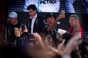 Toto Wolff, Mercedes AMG F1 Director of Motorsport, Lewis Hamilton, Mercedes AMG F1, Valtteri Bottas, Mercedes AMG F1