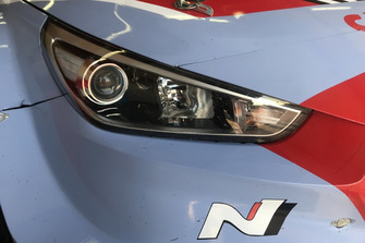 Hyundai i30 N TCR, dettaglio del fanale anteriore
