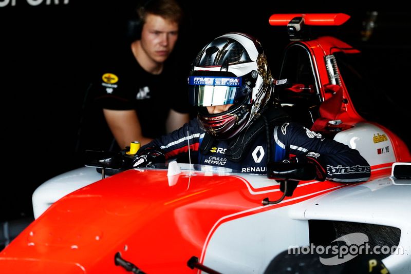 イェ イーフェイ