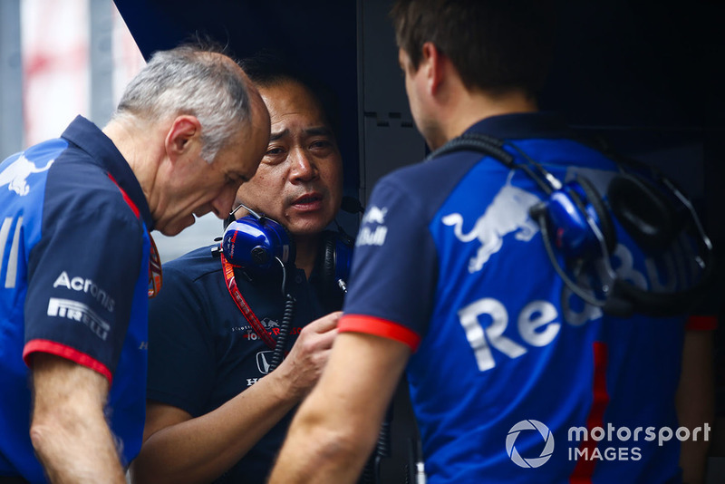 Franz Tost, Team Principal, Scuderia Toro Rosso, dan Toyoharu Tanabe, Technical Director, Honda F1