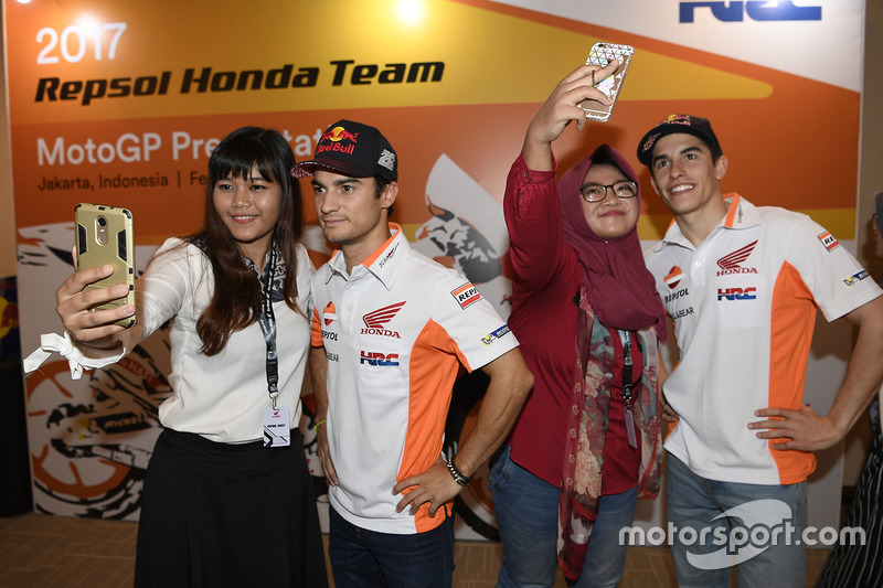 Marc Marquez, Repsol Honda Team; Dani Pedrosa, Repsol Honda Team mit Fans