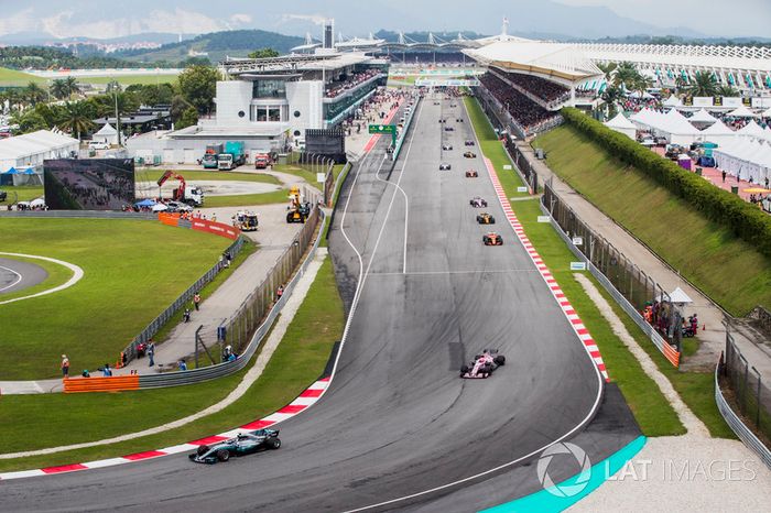 Valtteri Bottas, Mercedes AMG F1 W08, Sergio Perez, Sahara Force India F1 VJM10, Stoffel Vandoorne, McLaren MCL32