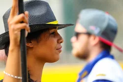 Une Grid Girl
