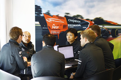 McLaren y Honda miembros del equipo en discución
