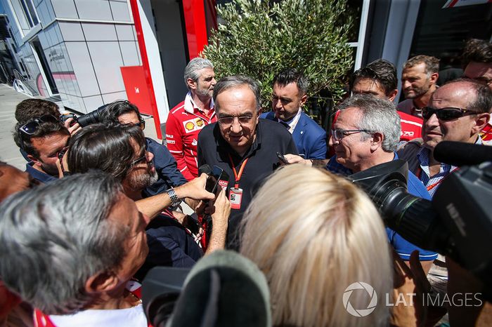Sergio Marchionne, CEO de FIAT, habla con los medios de comunicación