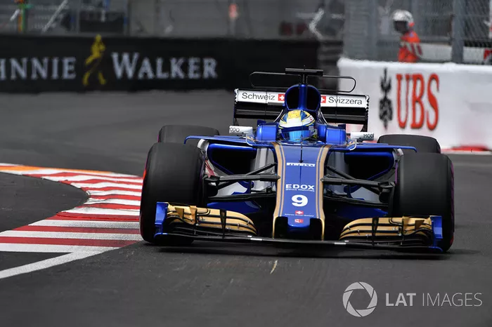 Com um carro pouco competitivo, a Sauber teve desempenho apagado na primeira metade do ano. O time constantemente era eliminado na primeira fase do Q1 e ocupava as últimas posições do pelotão.