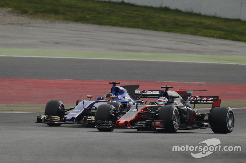 Ромен Грожан, Haas F1 Team VF-17, обходить Паскаля Верляйна, Sauber C36