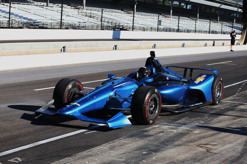 Хуан-Пабло Монтойя випробовує машину IndyCar 2018 року із двигуном Chevrolet