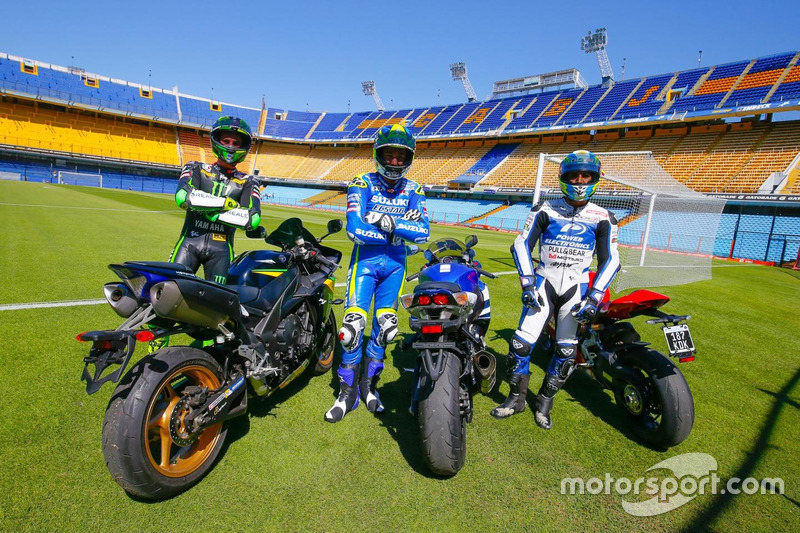 Pol Espargaró, Aleix Espargaró y Yonny Hernández, en el Estadio de Boca Juniors