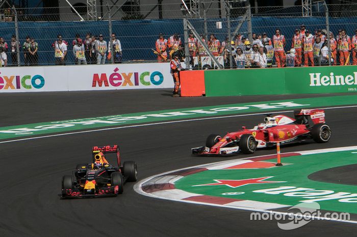 Max Verstappen, Red Bull Racing RB12 y Sebastian Vettel, Ferrari SF16-H