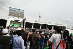 Podio: Nico Rosberg, Mercedes AMG F1, segundo; Lewis Hamilton, Mercedes AMG F1, ganador de la carrer