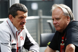 Гюнтер Штайнер, руководитель Haas F1, и владелец команды Джин Хаас