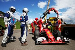 Sebastian Vettel, Ferrari SF16-H hace un trompo y queda fuera de la segunda sesión de práctica