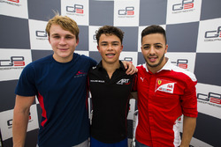 Топ-трійка у кваліфікаці: Нік де Вріс, ART Grand Prix; Меттью Перрі, Koiranen GP; Антоніо Фуоко, Tri
