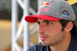 Карлос Сайнс-мол., Scuderia Toro Rosso