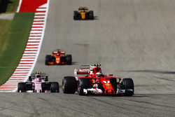 Kimi Raikkonen, Ferrari SF70H, Esteban Ocon, Sahara Force India F1 VJM10, Fernando Alonso, McLaren MCL32