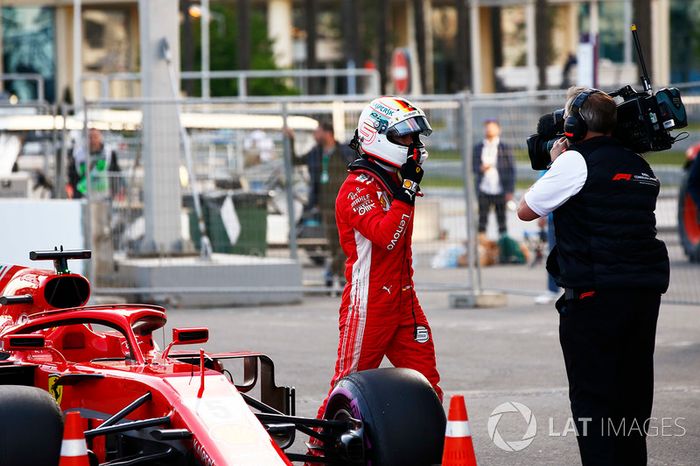 Sebastian Vettel, Ferrari, celebra después de tomar la Pole Position