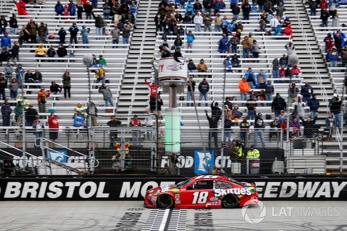 Kyle Busch, Joe Gibbs Racing se lleva la victoria