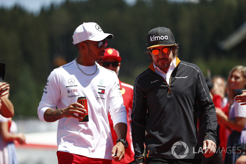 Lewis Hamilton, Mercedes AMG F1, y Fernando Alonso, McLaren