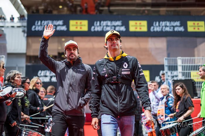 Fernando Alonso, McLaren y Carlos Sainz Jr., Renault Sport F1 Team
