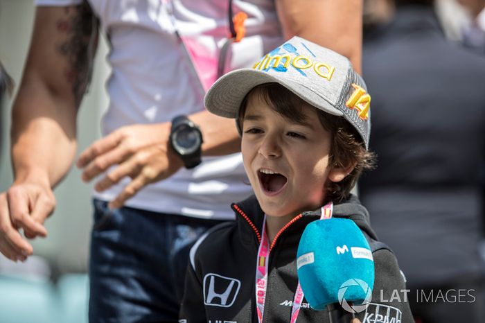 Un pequeño fan de Fernando Alonso, McLaren