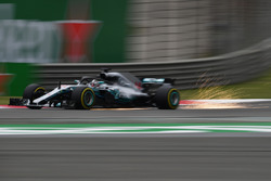 Lewis Hamilton, Mercedes-AMG F1 W09 EQ Power+ sparks