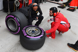 Ferrari ve Pirelli mühendisleri